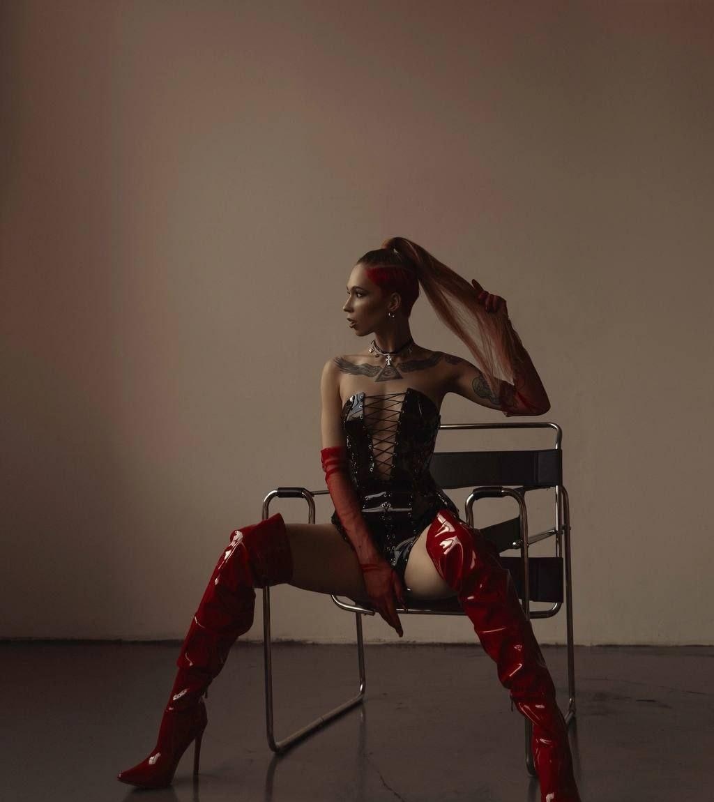 Полина привлекальеная девушка из Ирмино цена от 4000 руб