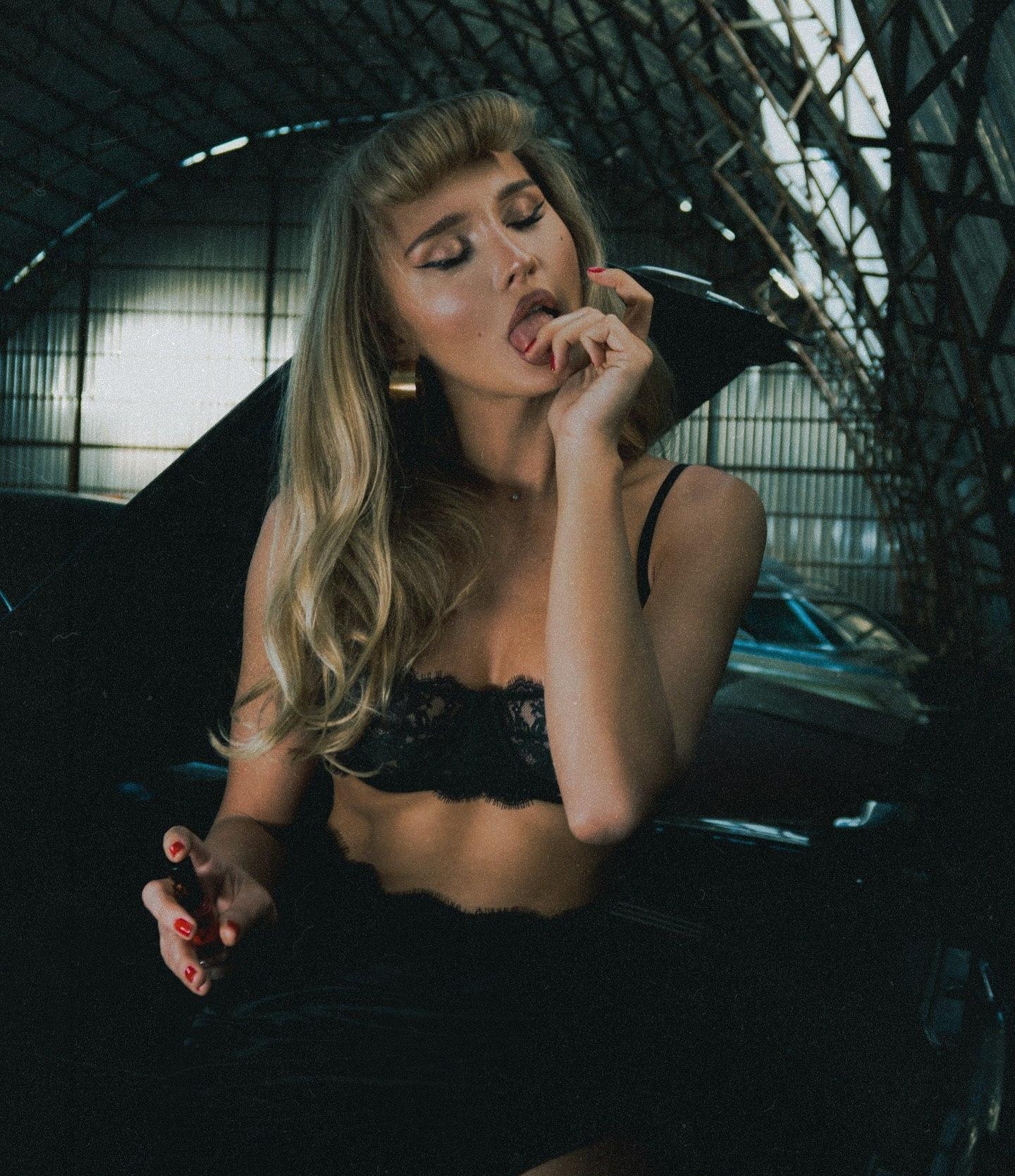 Вика привлекательная девушка из Ирмино цена от 7000 руб